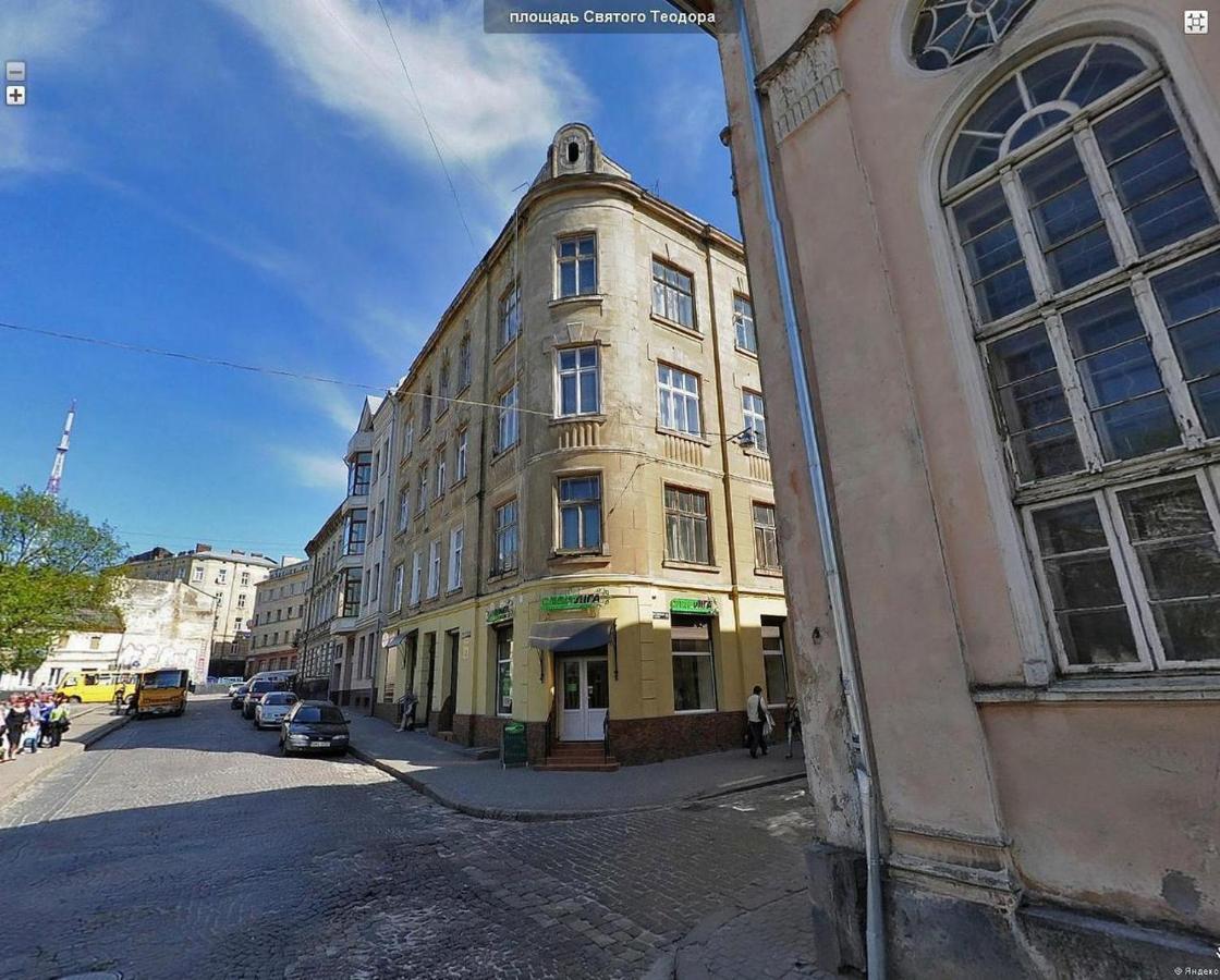 Romantic Apartments - In The Center Of Lviv , King-Size Bed Eksteriør billede
