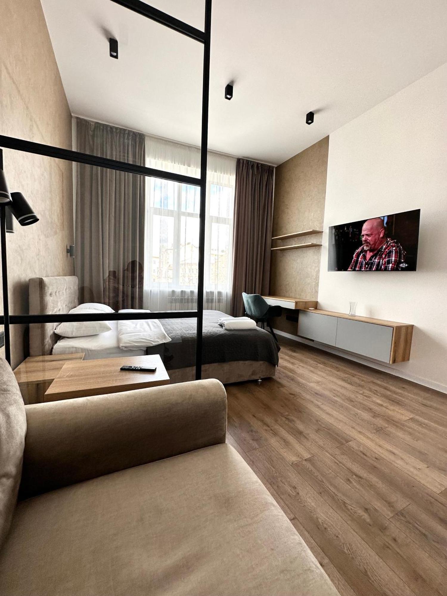 Romantic Apartments - In The Center Of Lviv , King-Size Bed Eksteriør billede