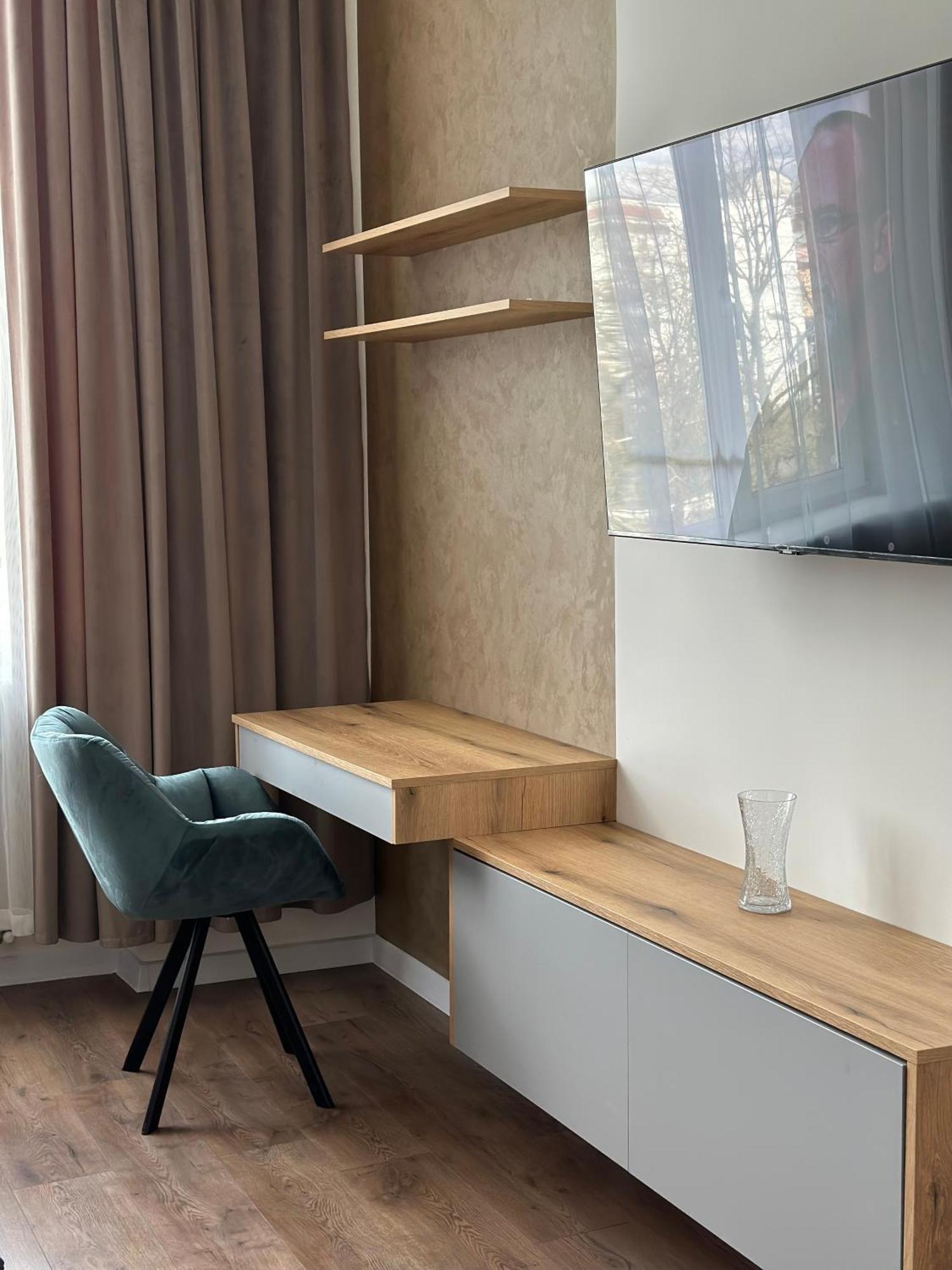 Romantic Apartments - In The Center Of Lviv , King-Size Bed Eksteriør billede