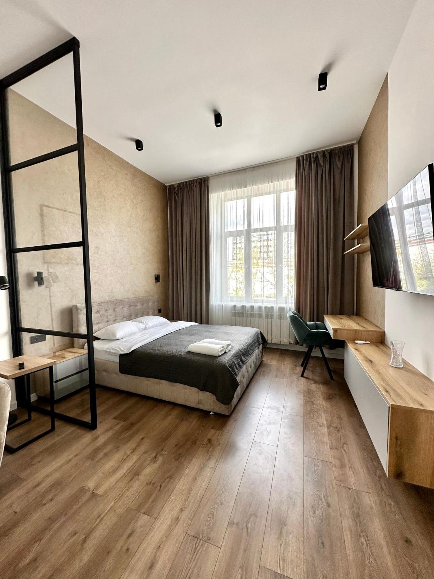 Romantic Apartments - In The Center Of Lviv , King-Size Bed Eksteriør billede