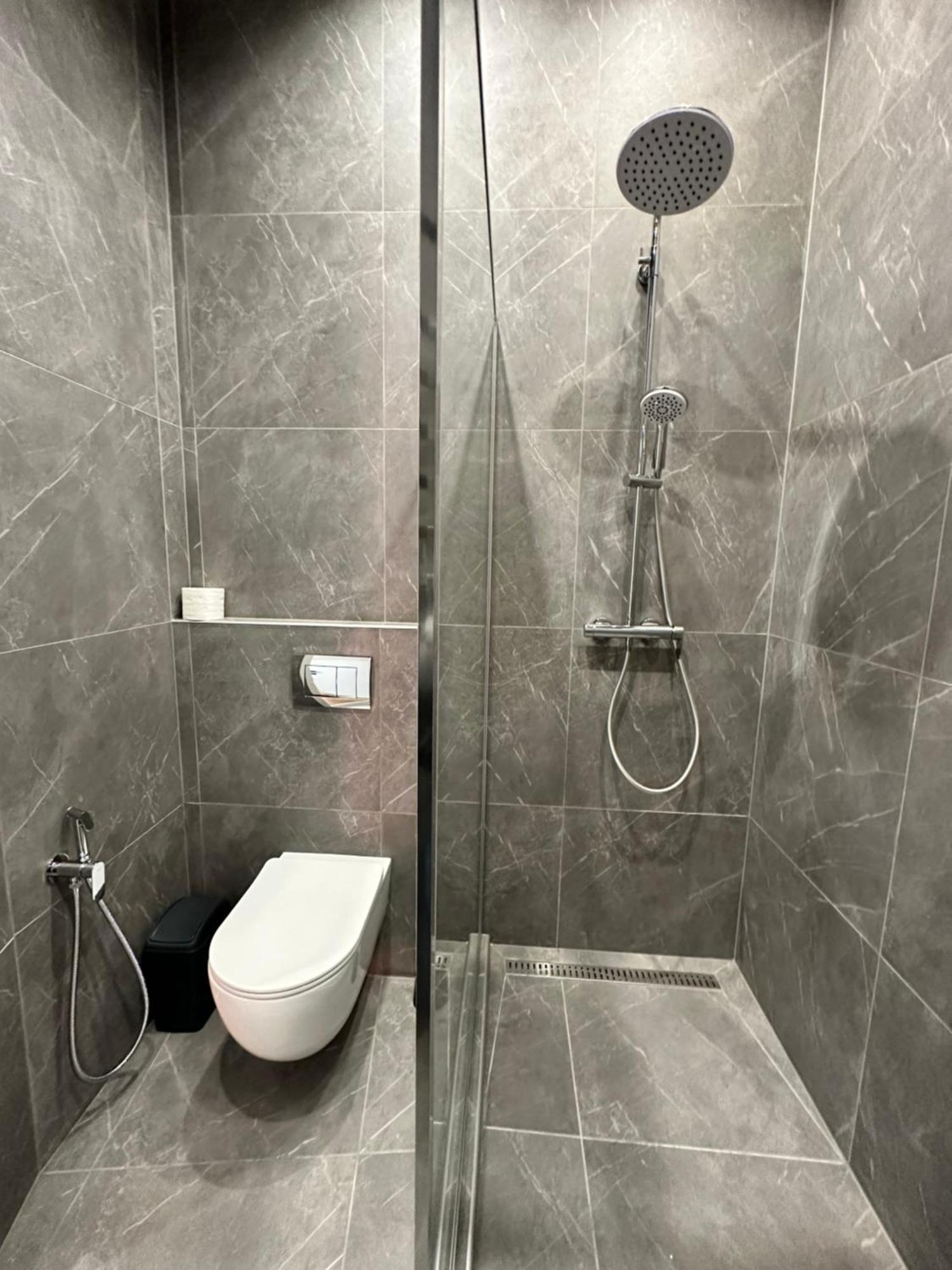 Romantic Apartments - In The Center Of Lviv , King-Size Bed Eksteriør billede