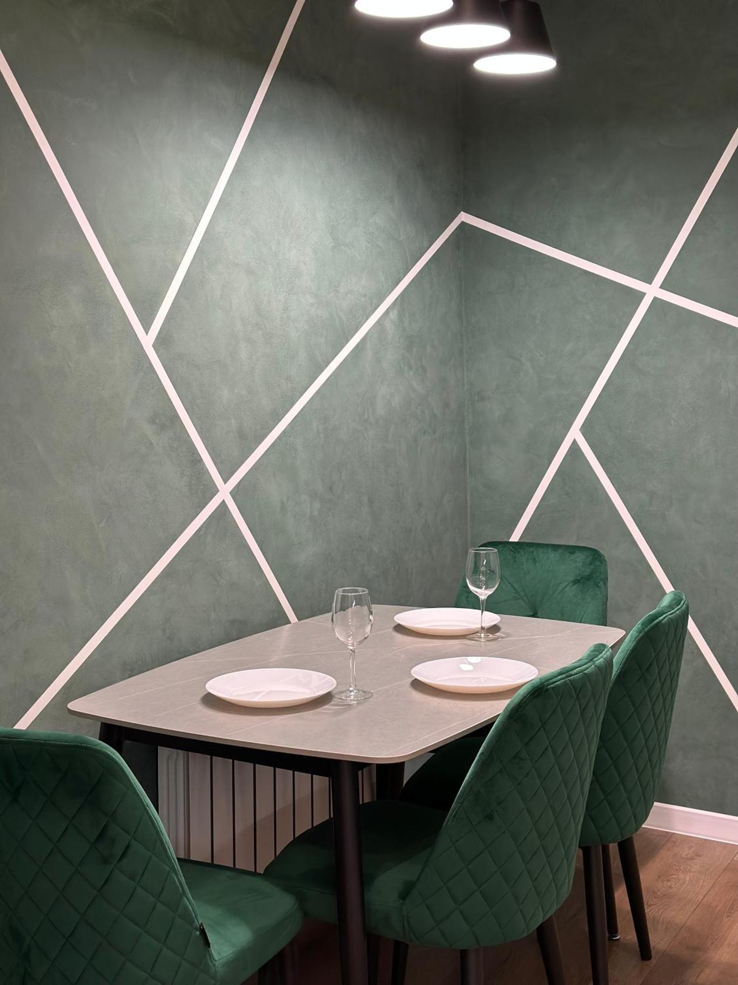 Romantic Apartments - In The Center Of Lviv , King-Size Bed Eksteriør billede