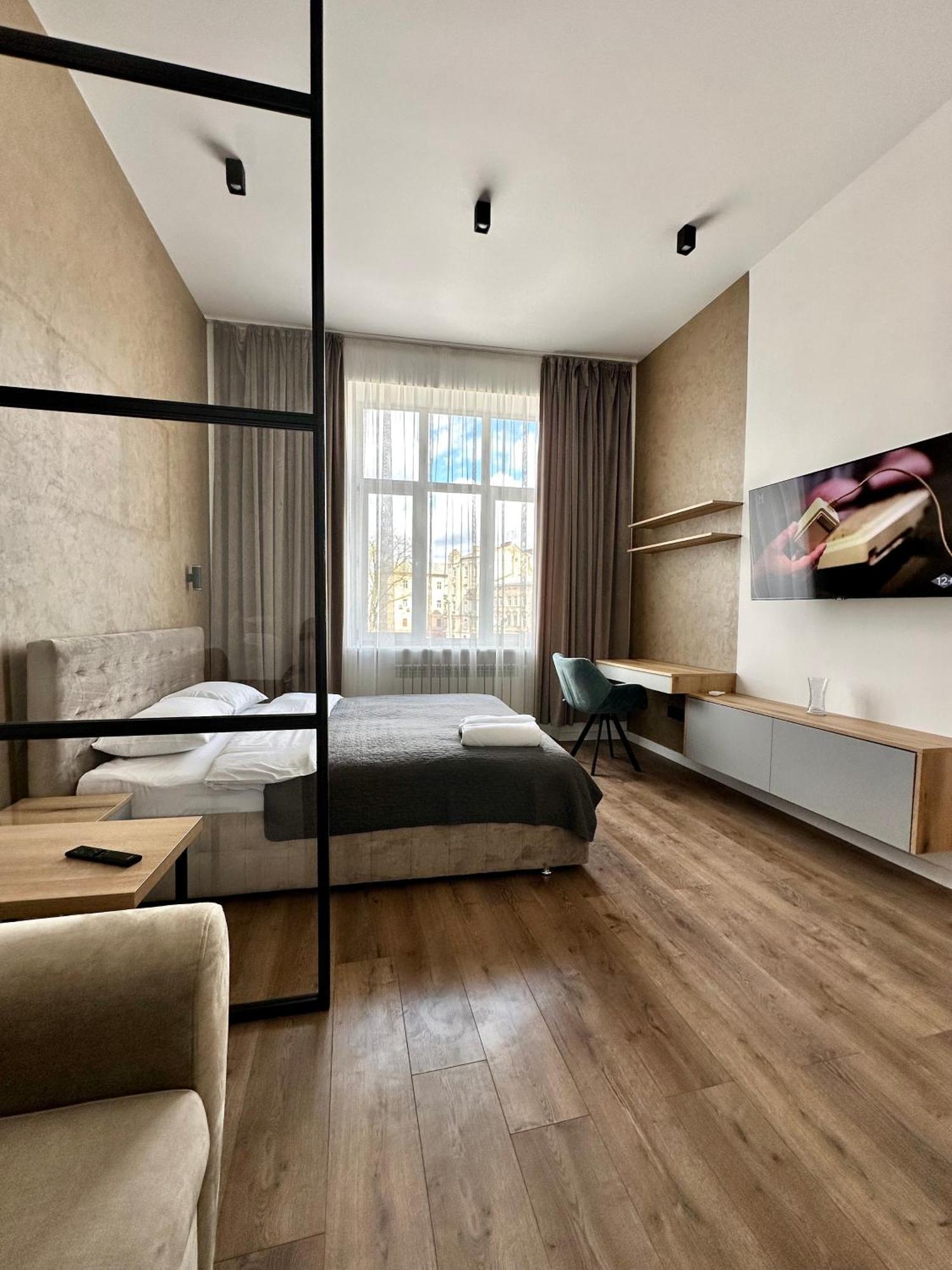 Romantic Apartments - In The Center Of Lviv , King-Size Bed Eksteriør billede