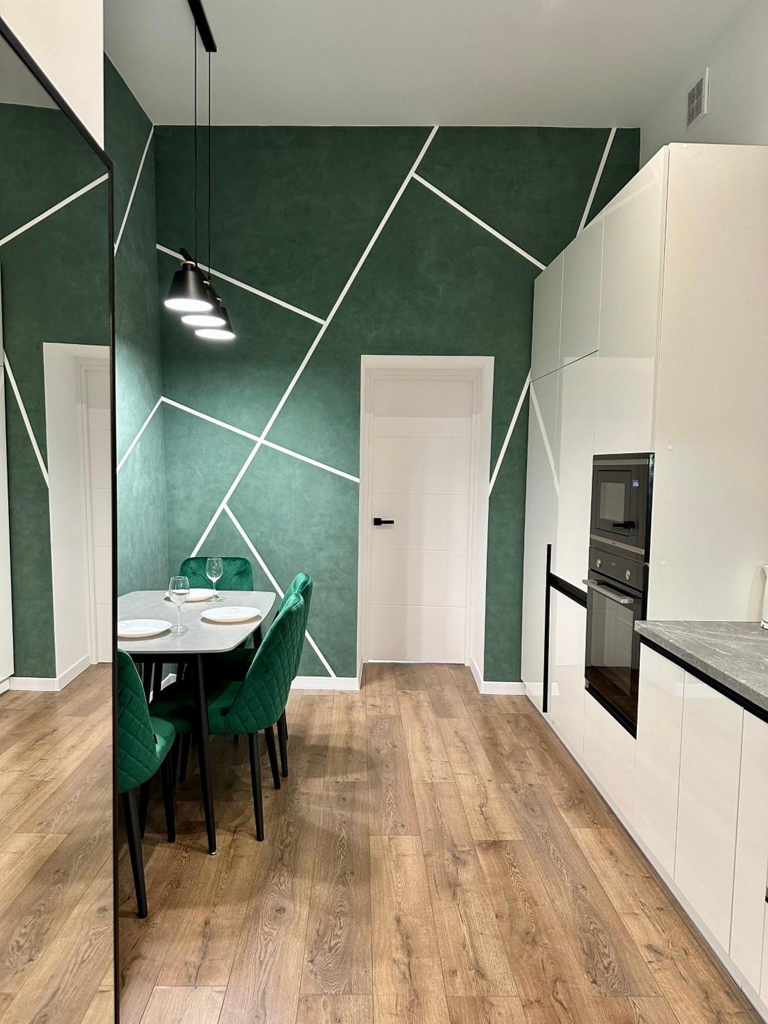 Romantic Apartments - In The Center Of Lviv , King-Size Bed Eksteriør billede