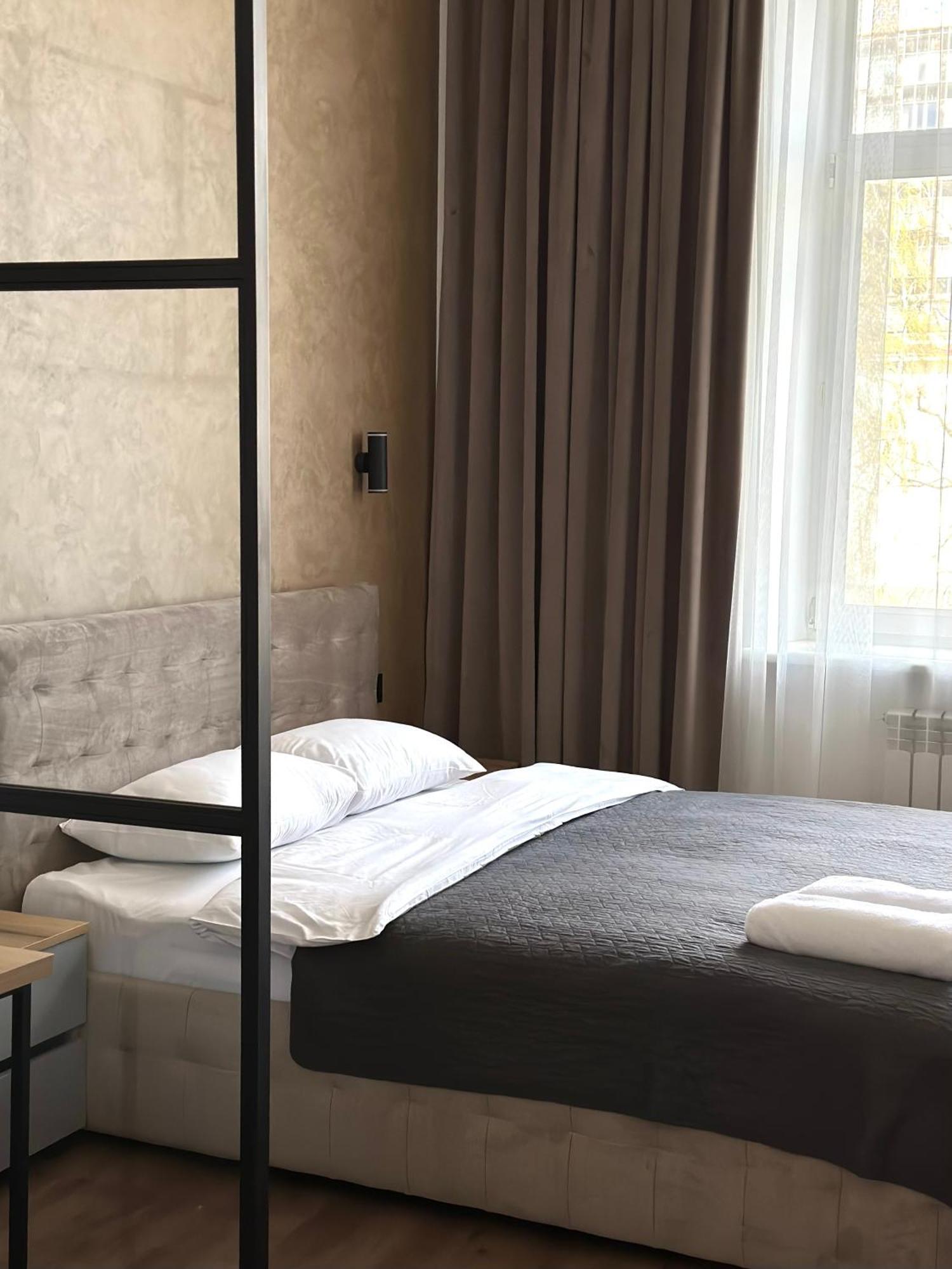 Romantic Apartments - In The Center Of Lviv , King-Size Bed Eksteriør billede