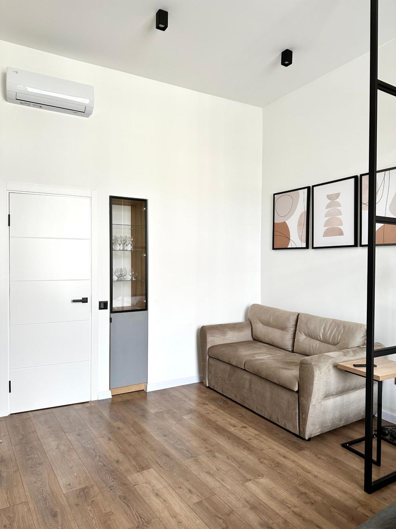 Romantic Apartments - In The Center Of Lviv , King-Size Bed Eksteriør billede